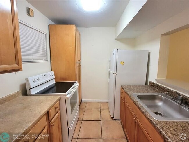 Building Photo - 3600 NW 21st St Unit 106 Rental