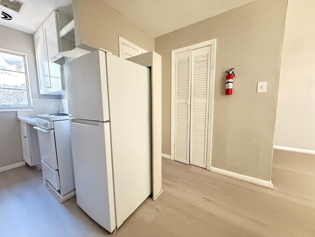 Building Photo - 2501 Yoakum Blvd Unit 15