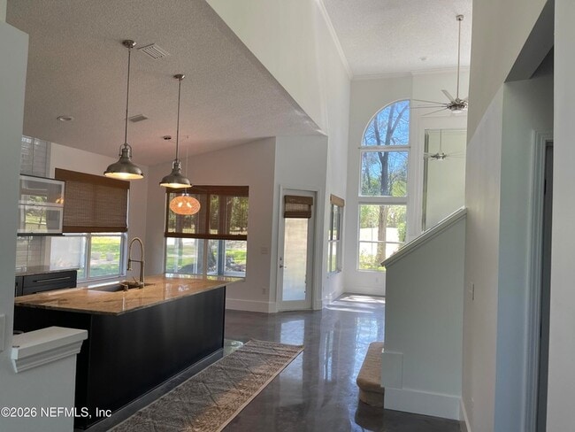 Photo - 3996 Richmond Park Dr E