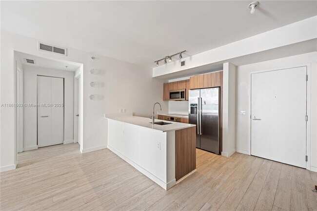 Photo - 201 SW 17th Rd Unidad 502