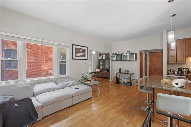 429 W Wellington - 429 W Wellington Condo Unit 1A