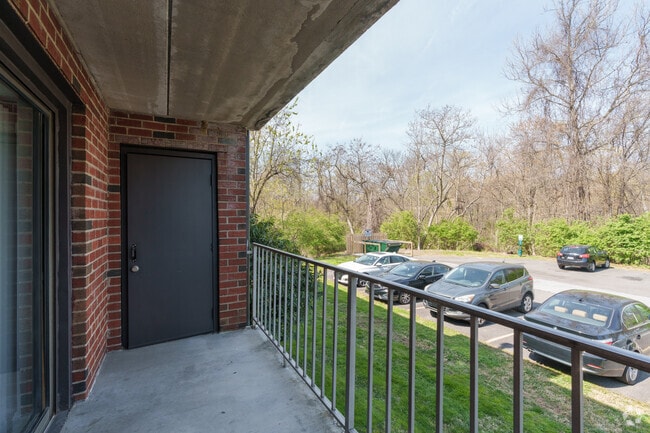 2BR, 2BA - 1124SF - Terrace - Bridgewater Apartments
