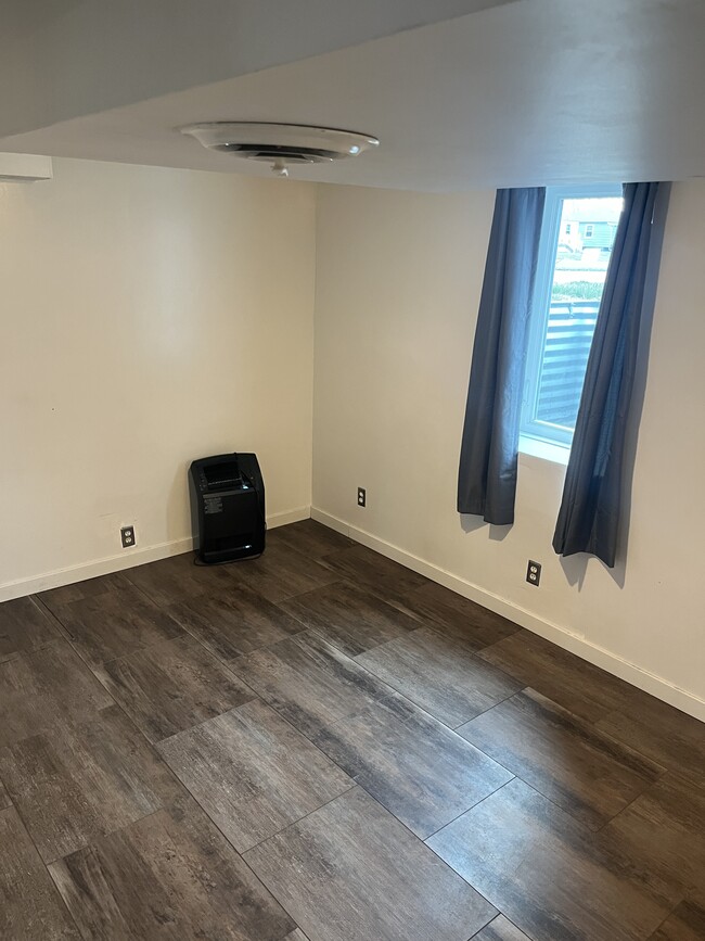 Photo - 1008 S 6th St Unit Apt B