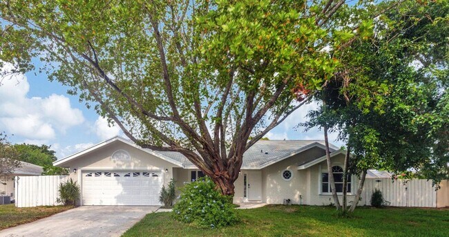 Photo - 843 Azalea Dr House