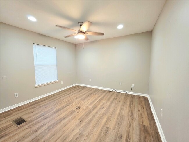 Photo - 208 Cemetery Rd