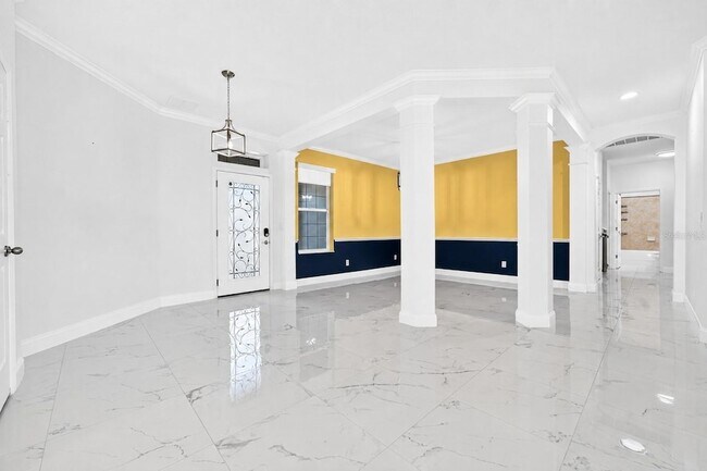 2260 Pickford Cir