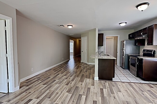 Photo - 14843 Astrolyn St