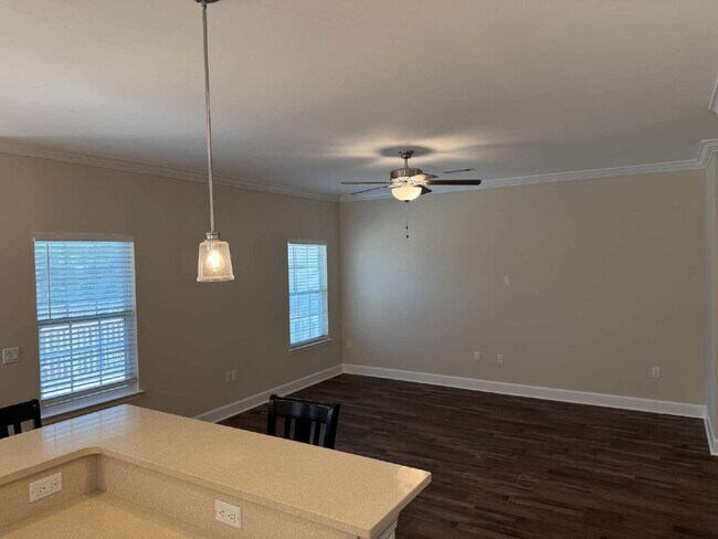 "Charming 4-Bedroom Gem in Niceville with Granite Elegance – 2046 Sq Ft of Comfort!"