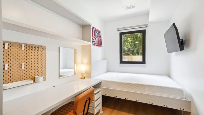 Photo - 1710 N Robertson St