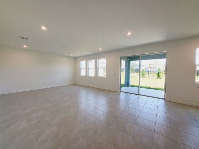 Photo - Spacious 5 Bedroom 3 Bathroom 2 Story Sing...