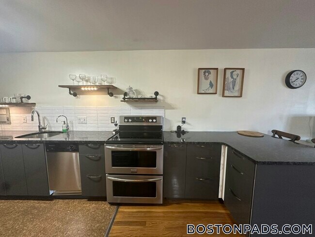 Photo - 121 Tremont St Unidad 114