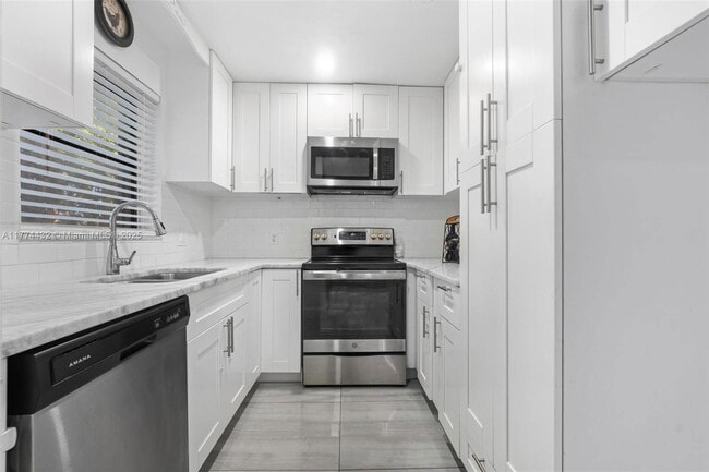 Building Photo - 3930 Crystal Lake Dr Unit 106A