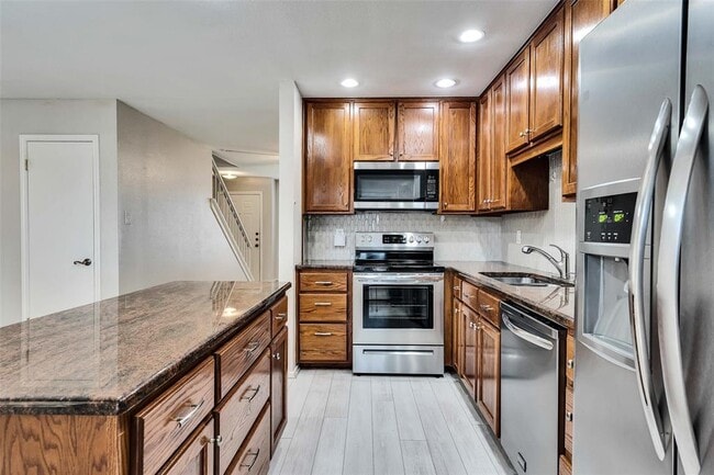 Building Photo - 8219 Summer Side Dr Unit 178