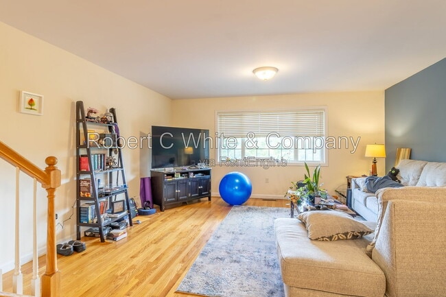 330 Crystal Ave Unit 10