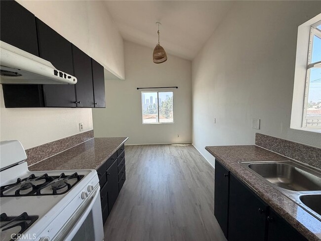 Photo - 911 N Beaudry Ave