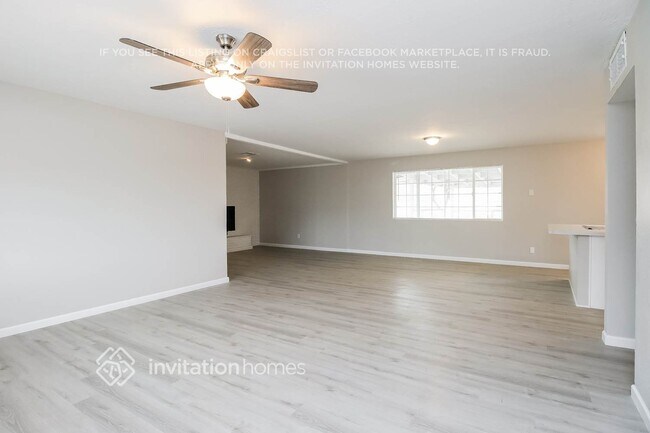 Photo - 427 E Riviera Dr