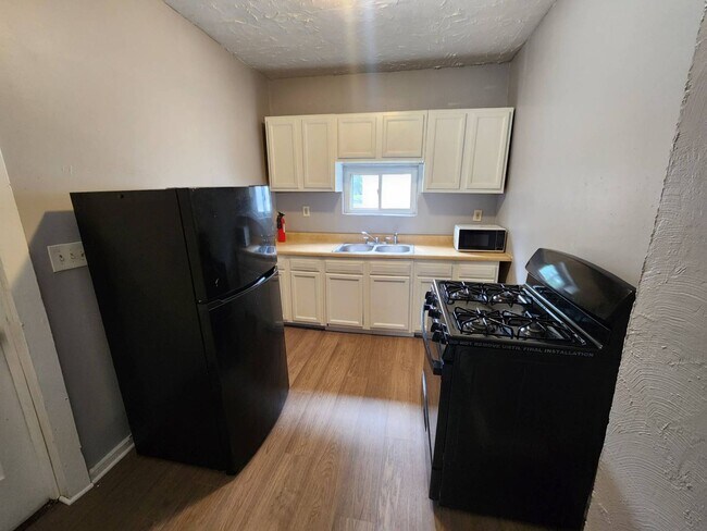 Photo - 10602 Earle Ave Unidad 1 - First Floor