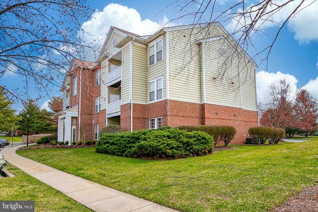Building Photo - 8202 Blue Heron Dr Unit 3C