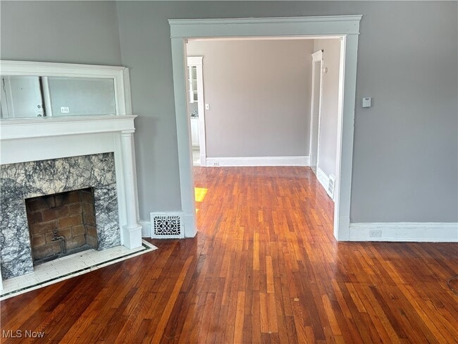 Building Photo - 1278 E 115th St Unit 2