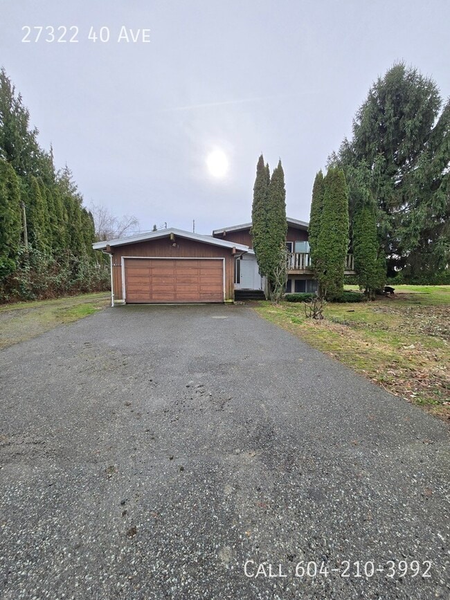 Building Photo - Spacious Home with Large Barn