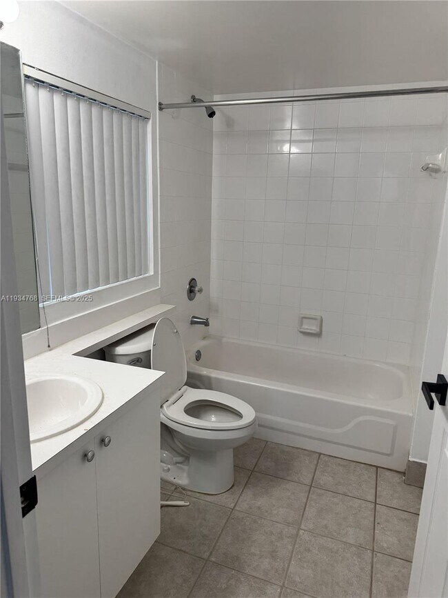 Photo - 2131 SE 10th Ave Unidad 1119