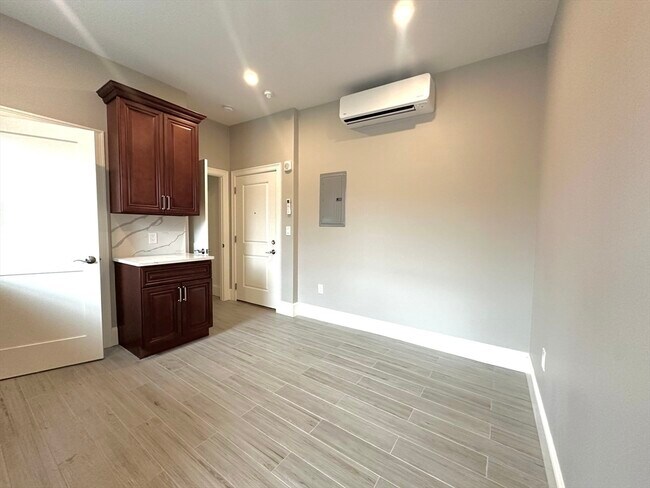 Photo - 1150 Cambridge St Unit 1