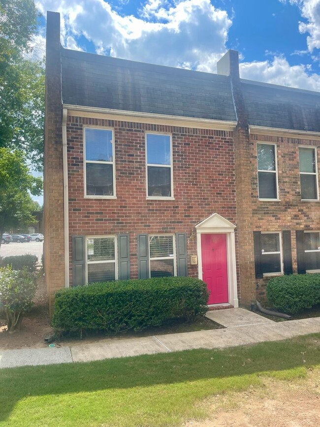 Sandy Springs address near Historic Roswell - Sandy Springs address near Historic Roswell Townhome