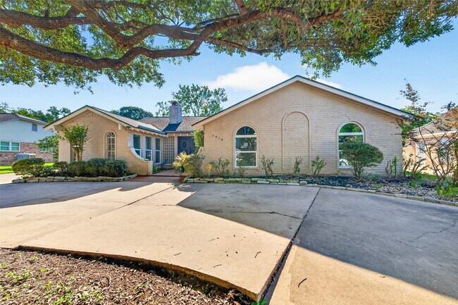 Photo - 2815 Bermuda Dunes Dr
