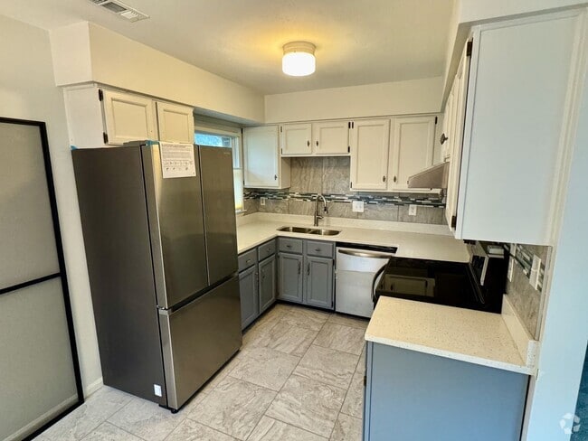 Building Photo - 2BR/2BA in the Heart of Thalia! New Paint ... Rental
