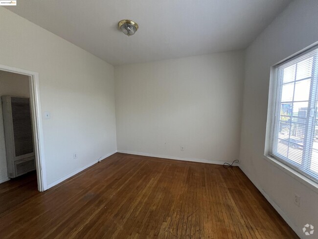 Building Photo - 3244 Ellis St Unit #B Rental