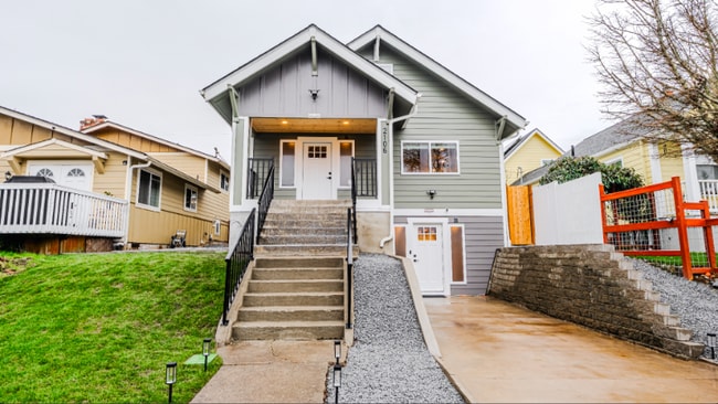 Building Photo - 2106 Oakes Ave