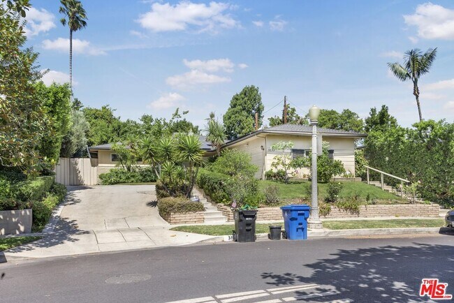 Photo - 3133 Barbydell Dr Casa