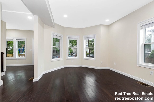 Photo - 77 Winchester St