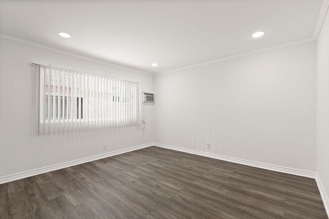 Photo - 547 N Flores St