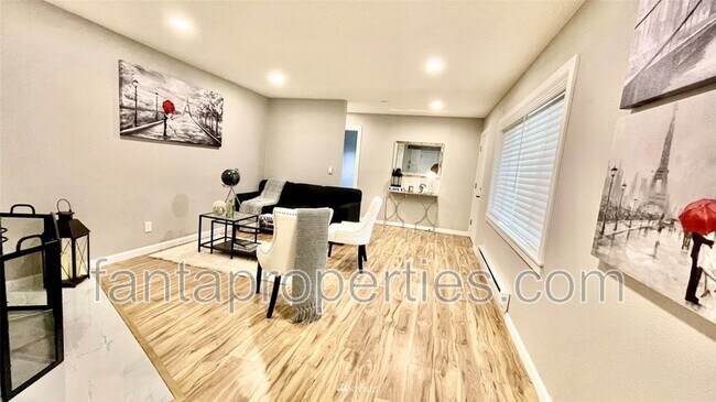 Photo - 10417 Aqua Way S