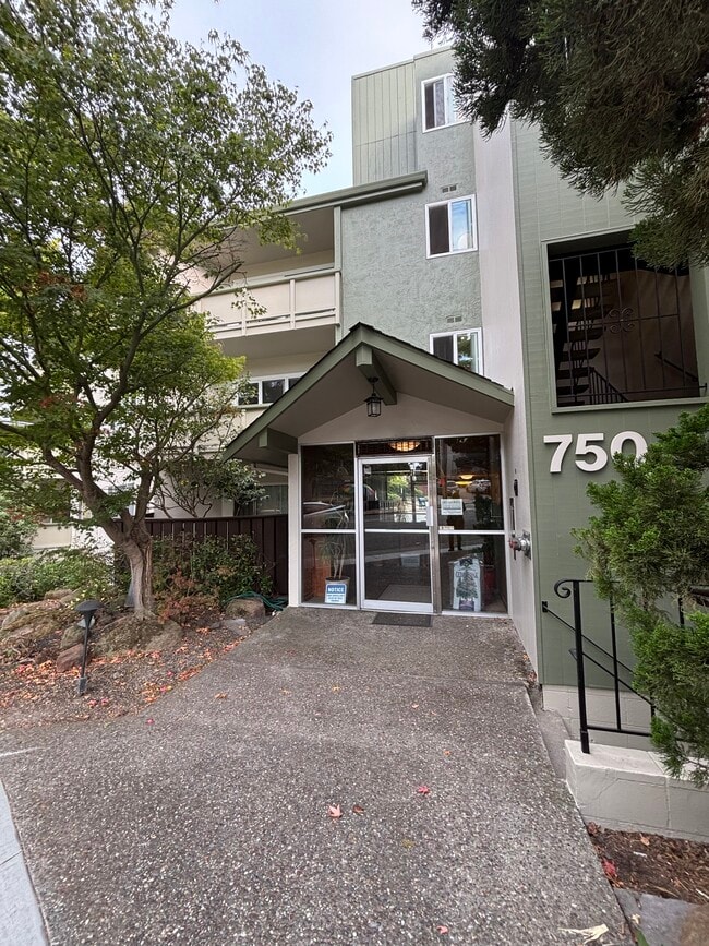 Building Photo - 750 Oakland Ave Unit 104 Rental
