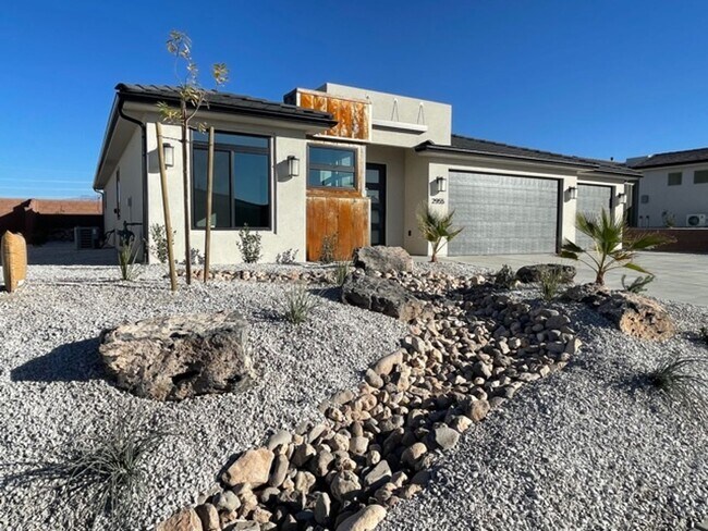 Photo - Desert Edge Home! 4 car garage! Price red...