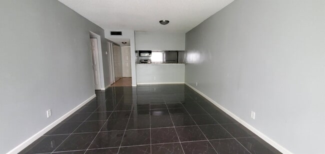 Photo - 8540 N Sherman Cir Unit 504
