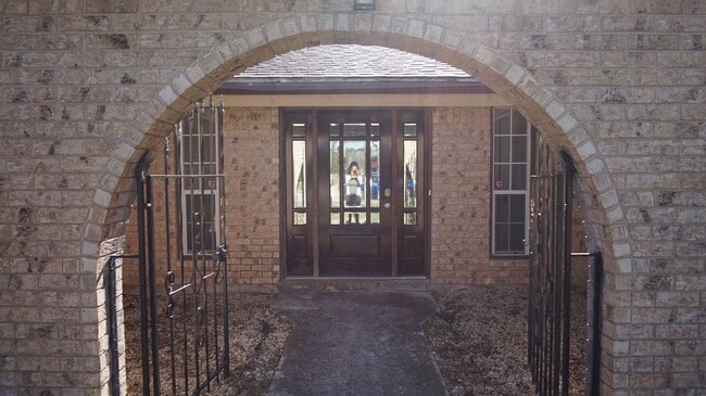 Photo - 1404 E Vardeman Ave