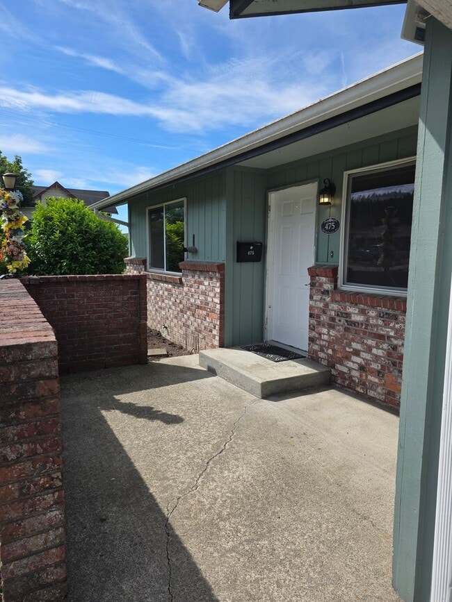 Photo - 475 SW McFadden Ave