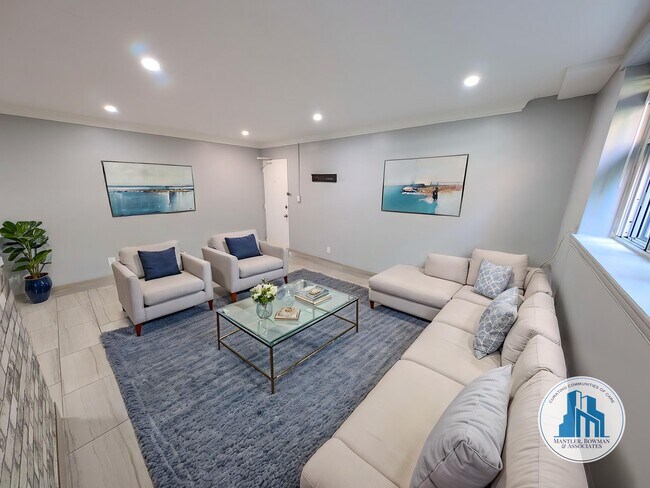 Photo - Helens Court Apartments