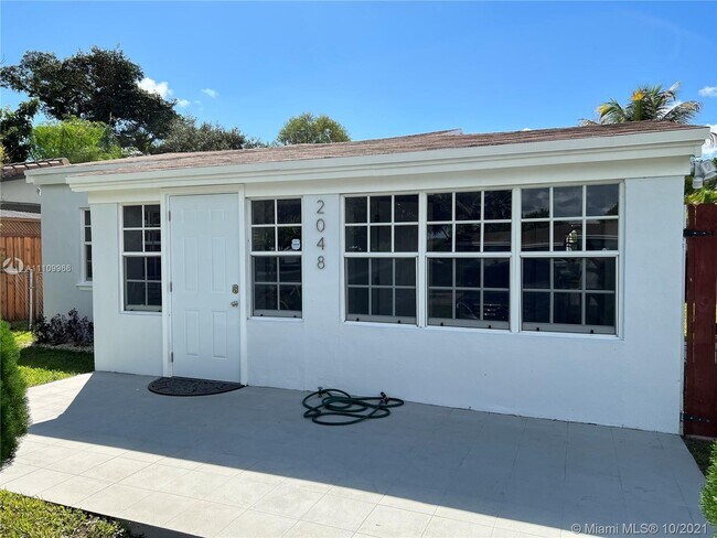 Photo - 2048 NE 183rd St