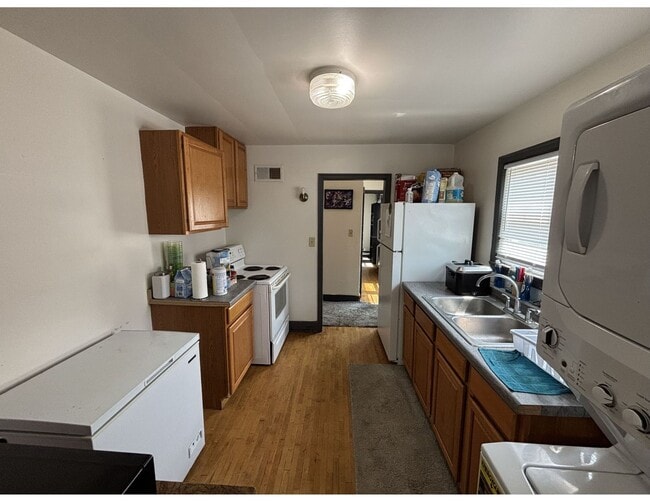 Building Photo - 902 Avon St Unit 805 St James