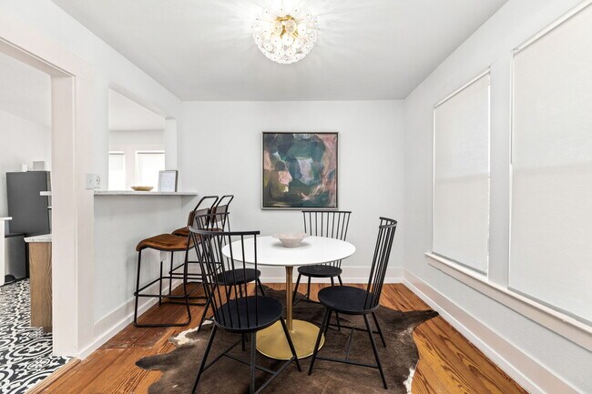 Photo - 110 E Craig Pl Unit 2
