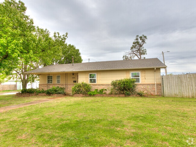 Building Photo - 3300 SW 40th St Rental