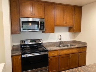 STUDIO KITCHEN