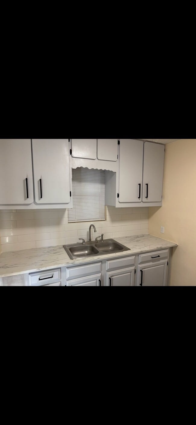 Photo - 1523 W 15th St