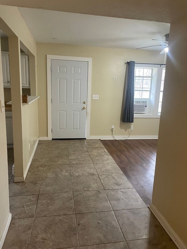 Photo - Oak Ridge 37830 - 2 bedroom, 1 bath apartment - Contact Lisa Vineyard and Shannon Russell (865) 2...