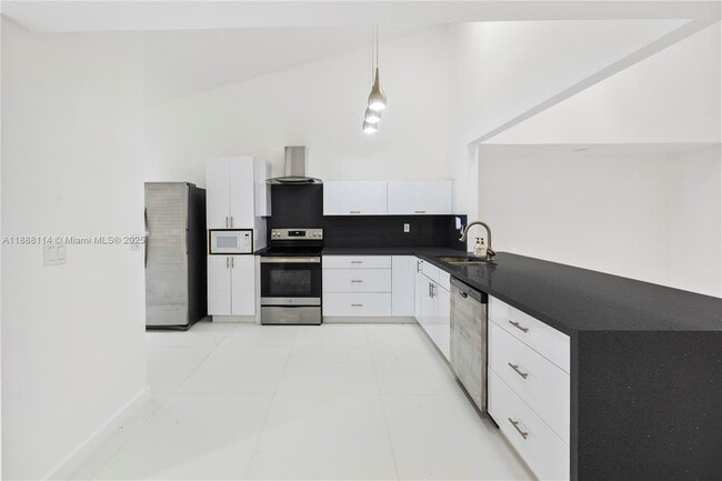 Photo - 565 NE 199th Terrace