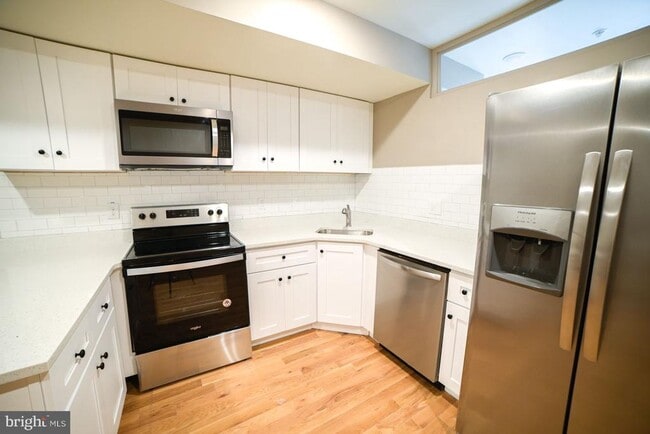 Building Photo - 1806 Willington St Unit 2
